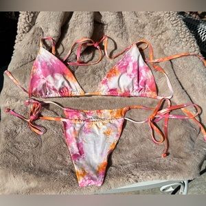 Frankie’s Bikinis, Serbet tie die bikini